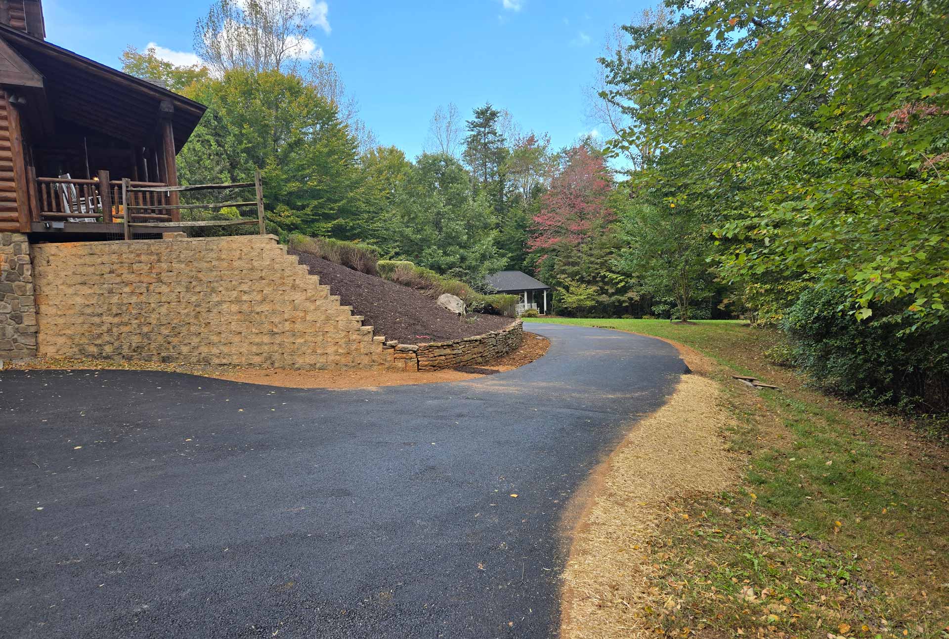Newly paved asphalt driveway by HOTMIXX LLC